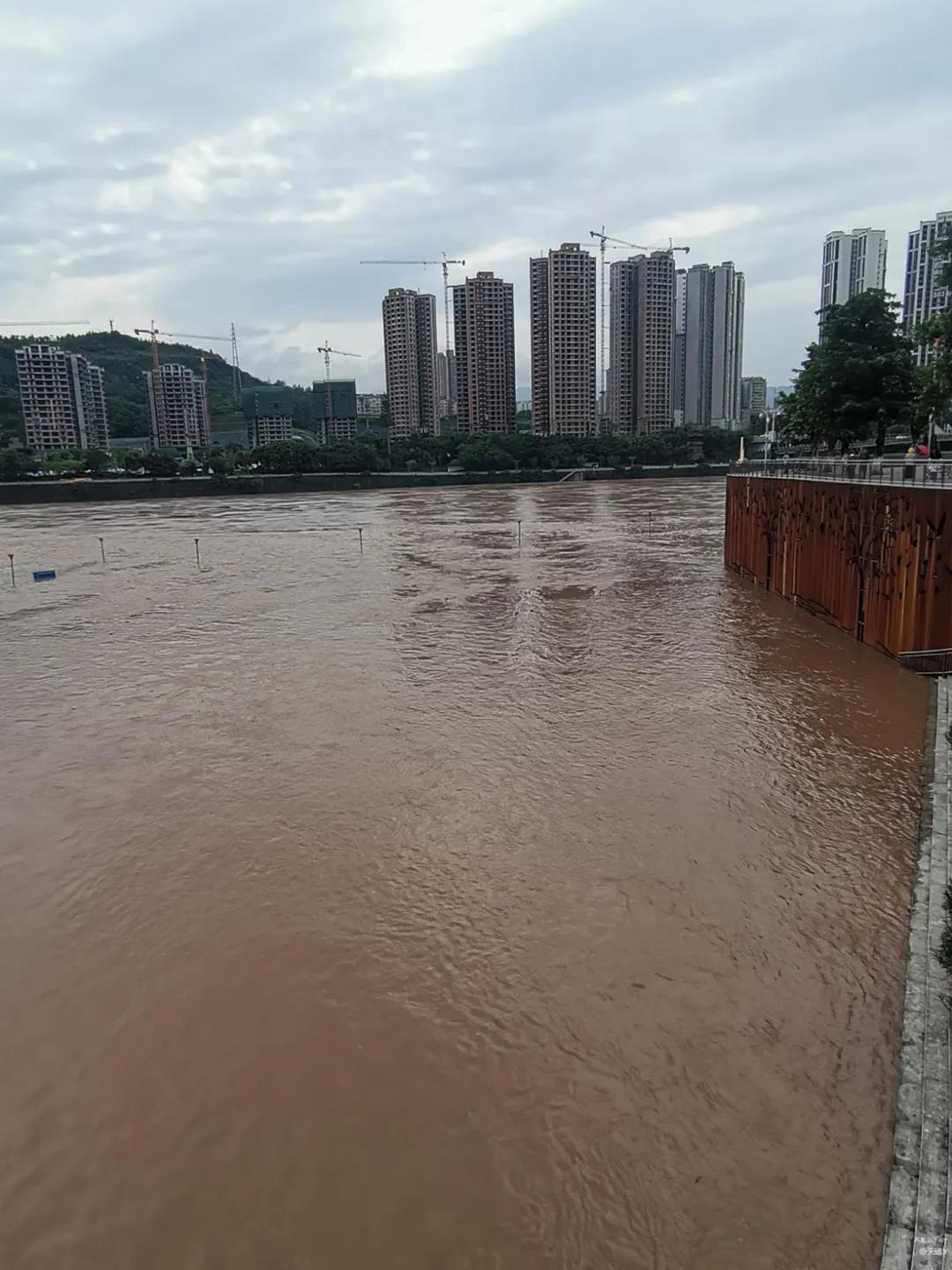 达州市境内普降暴雨,洪水来势汹汹!(图2) 达州市境内普降暴雨,洪水来势汹汹!(图2)