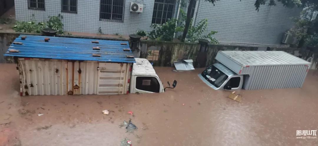 达州市境内普降暴雨,洪水来势汹汹!(图4) 达州市境内普降暴雨,洪水来势汹汹!(图4)