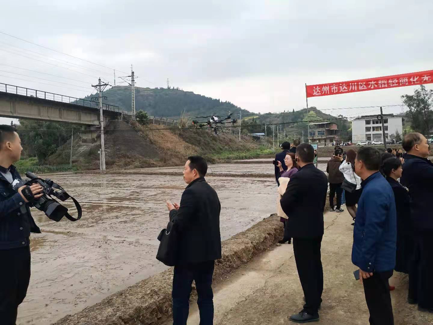 达川区水稻轻简化无人机直播现场会圆满召开