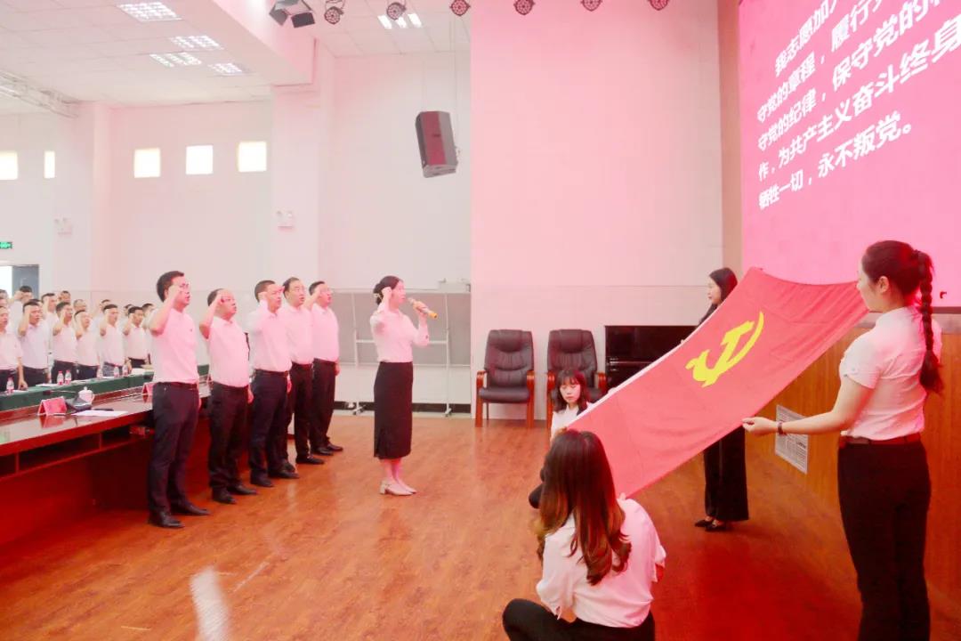 达川区教科系统召开庆祝中国共产党成立100周年暨“两优一先”表扬大会(图3)